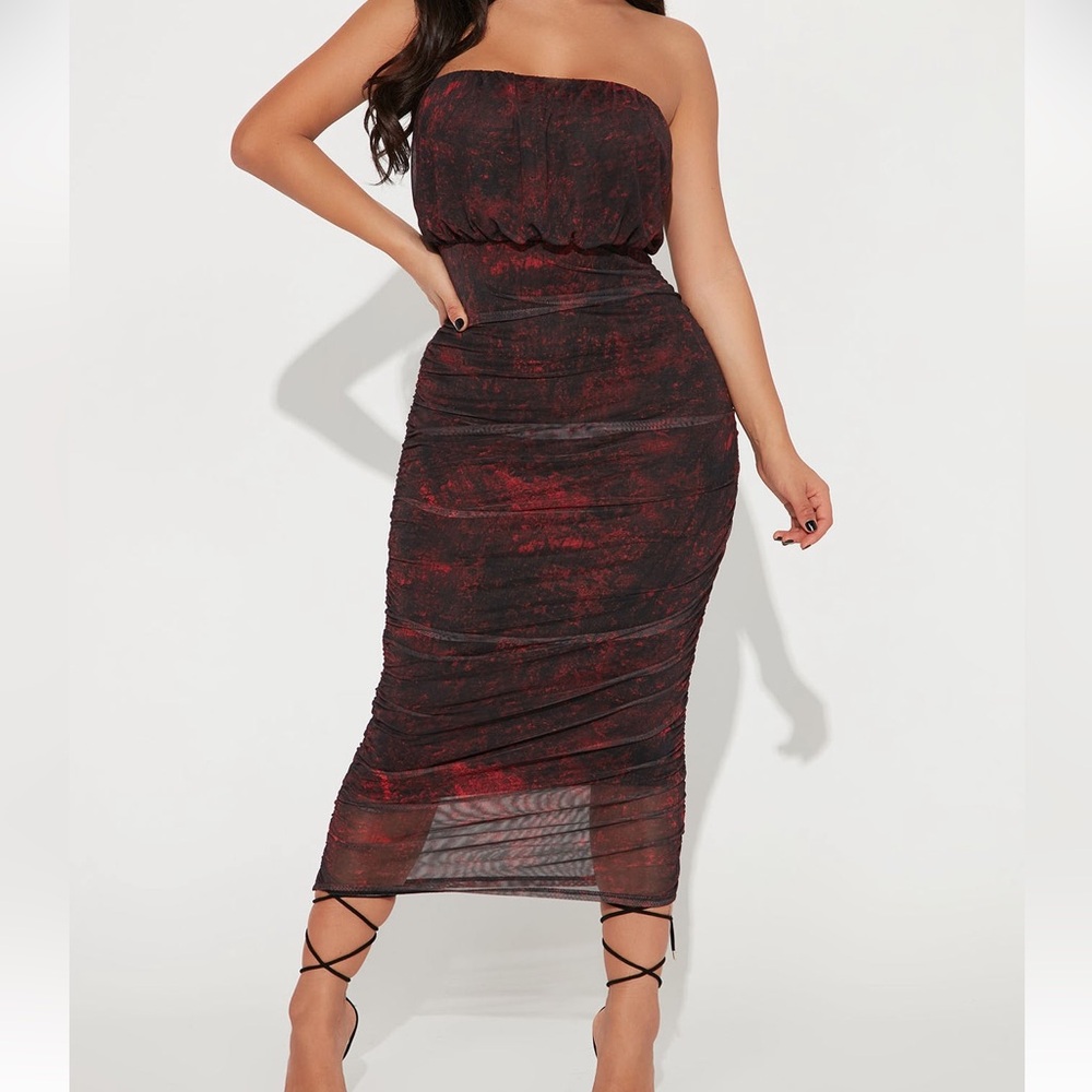 Fashion Nova Midi Dress - Black & Red Combo 
Size: Small, NWT